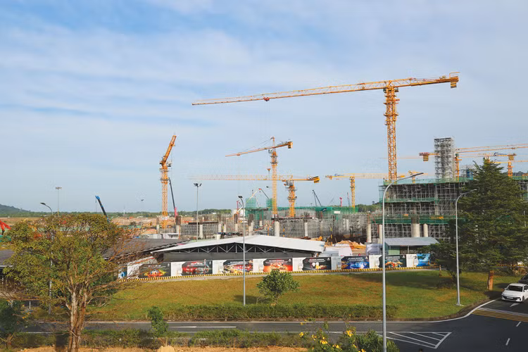 Để khuyến khích doanh nghiệp phát triển xanh và bền vững, các chủ đầu tư cần xây dựng tiêu chuẩn công trình xanh ngay từ giai đoạn xây dựng hồ sơ mời thầu. Ảnh: Lê Tiên