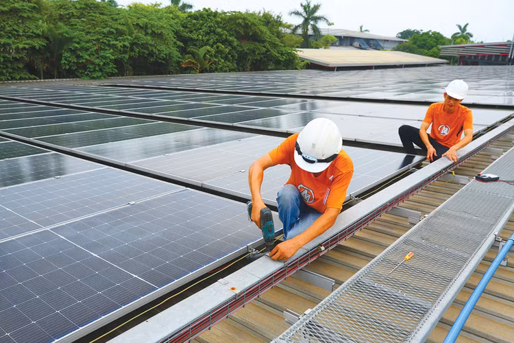 Bên cạnh nỗ lực điều tiết của ngành điện, các dự án năng lượng trọng điểm đang được đẩy nhanh tiến độ để bù đắp sự thiếu hụt nguồn cung. Ảnh: Lê Khôi