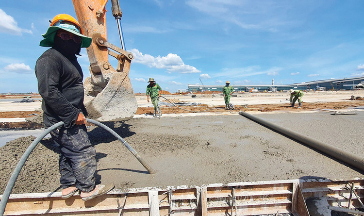 Nhu cầu nhân sự ngành xây dựng đang dẫn đầu thị trường lao động với dự báo tăng 55% so với năm 2025. Ảnh: Song Lê