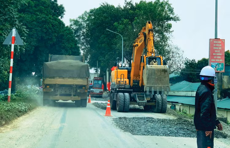 3 gói thầu cải tạo, nâng cấp các tuyến đường tại xã Liên Minh được mời thầu lại có tổng giá trị hơn 32 tỷ đồng. Ảnh minh họa: Nhã Chi