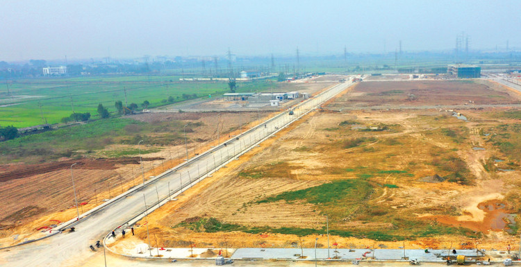 Nghị quyết số 66.11/2026/NQ-CP được ban hành nhằm khắc phục tình trạng các cá nhân trả giá cao để trúng đấu giá rồi bỏ cọc, với mục đích thổi giá đất, gây lũng đoạn thị trường. Ảnh: Phúc An