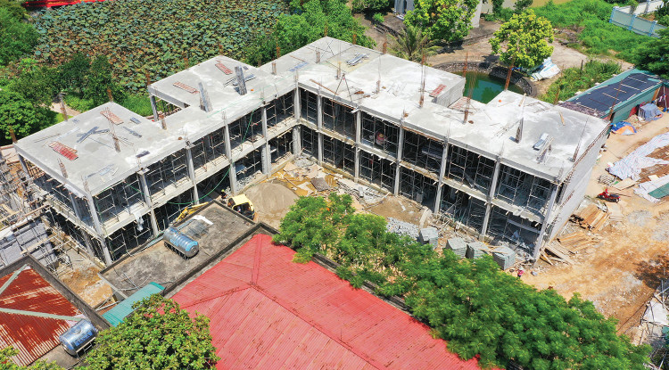 Hồ sơ mời thầu yêu cầu nhà thầu hoàn thành tối thiểu 2 công trình có loại kết cấu công trình dân dụng có hạng mục thi công xây dựng, thi công lắp đặt thiết bị vào công trình. Ảnh: Song Lê 