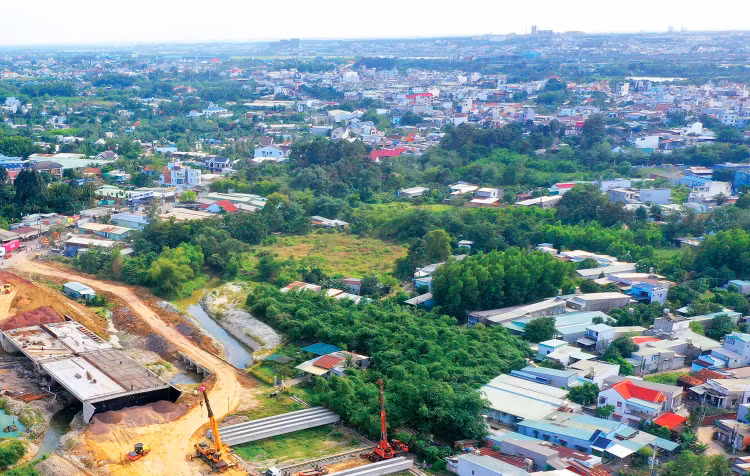 Áp dụng hệ số K ở mức cao có thể khiến nghĩa vụ tài chính của người dân tăng mạnh khi làm thủ tục chuyển mục đích sử dụng đất. Ảnh: Song Lê