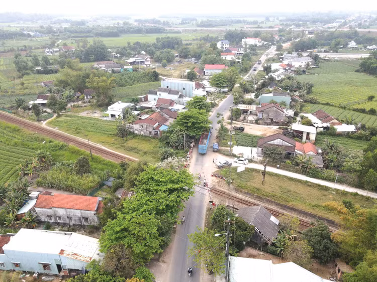 Mặt bằng vị trí nút giao Quốc lộ 14E và cầu vượt đường sắt tại TP. Đà Nẵng đang là điểm nghẽn của Dự án Cải tạo, nâng cấp Quốc lộ 14E. Ảnh: Hà Minh