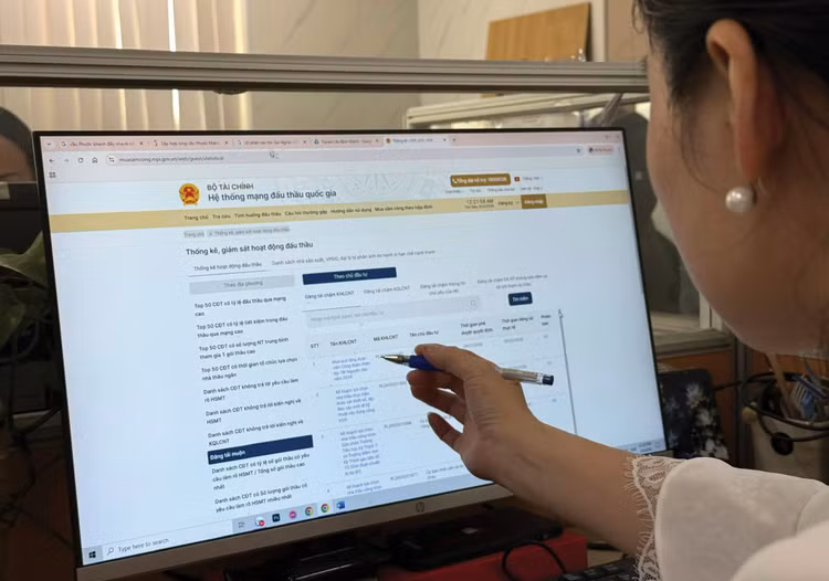 Mỗi ngày có tới hàng trăm chủ đầu tư bị công bố chậm đăng tải kế hoạch lựa chọn nhà thầu, kết quả lựa chọn nhà thầu. Ảnh: Nhã Chi