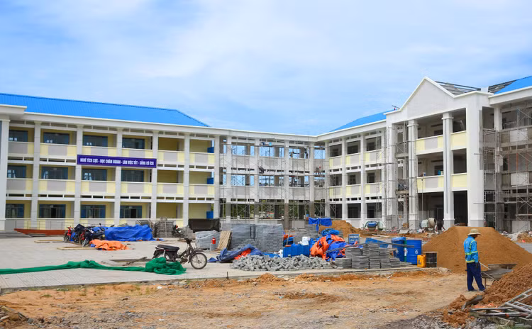 Từ đầu năm đến nay, Vinaconex 12 được công bố trúng nhiều gói thầu xây lắp quy mô lớn trong lĩnh vực giáo dục và y tế . Minh họa: Phú An