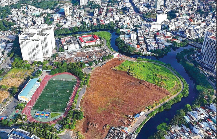 TP.HCM ưu tiên nguồn lực bố trí tái định cư, bồi thường, giải phóng mặt bằng nhằm đẩy nhanh tiến độ các dự án cải tạo, nạo vét, chỉnh trang đô thị. Ảnh: Giang Anh