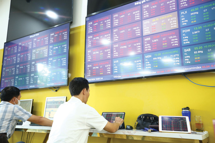 Việc thị trường chứng khoán Việt Nam được nâng hạng giúp nhiều doanh nghiệp có thêm kênh huy động vốn hiệu quả với chi phí thấp. Ảnh: Tiên Giang