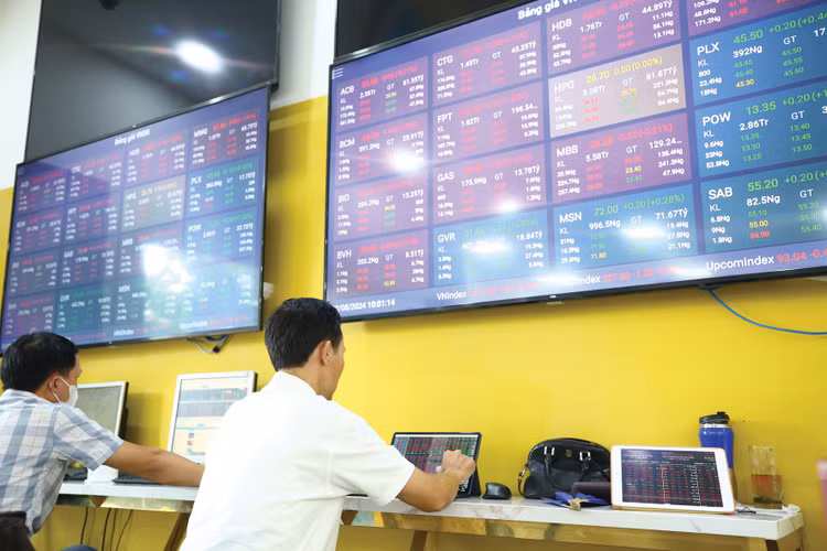 Việc thị trường chứng khoán Việt Nam được nâng hạng giúp nhiều doanh nghiệp có thêm kênh huy động vốn hiệu quả với chi phí thấp. Ảnh: Tiên Giang