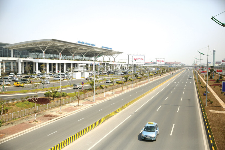 Bộ Xây dựng được giao nghiên cứu bổ sung quy định về việc giao Chính phủ quy định chi tiết thủ tục đầu tư các dự án cảng hàng không, sân bay. Ảnh: Lê Tiên