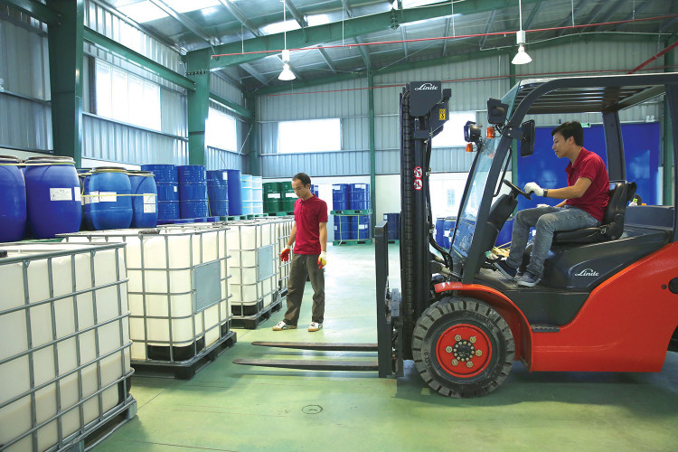 Việc phá sản doanh nghiệp là quy trình tái cơ cấu, chuyển giao tài sản cho người sử dụng hiệu quả hơn, góp phần lành mạnh hóa nền kinh tế, thúc đẩy hoạt động sản xuất, kinh doanh. Ảnh: Lân Bùi