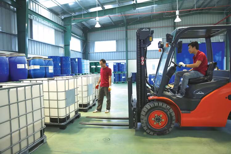 Việc phá sản doanh nghiệp là quy trình tái cơ cấu, chuyển giao tài sản cho người sử dụng hiệu quả hơn, góp phần lành mạnh hóa nền kinh tế, thúc đẩy hoạt động sản xuất, kinh doanh. Ảnh: Lân Bùi