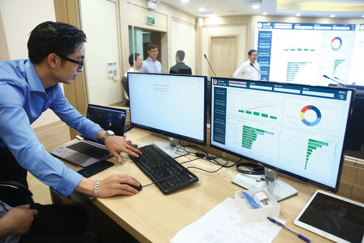 Nghị định quy định rõ danh mục dự án đầu tư ứng dụng công nghệ thông tin dùng vốn ngân sách, bao gồm cả việc mua sắm thiết bị dự phòng và thuê dịch vụ công nghệ thông tin. Ảnh: Tiên Giang