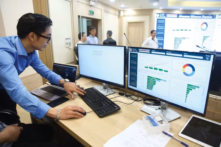 Nghị định quy định rõ danh mục dự án đầu tư ứng dụng công nghệ thông tin dùng vốn ngân sách, bao gồm cả việc mua sắm thiết bị dự phòng và thuê dịch vụ công nghệ thông tin. Ảnh: Tiên Giang