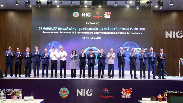 3 mạng lưới đổi mới sáng tạo và chuyên gia ngành công nghệ chiến lược là sự khởi đầu cho một chương mới trong hành trình làm chủ công nghệ của Việt Nam. Ảnh: NIC