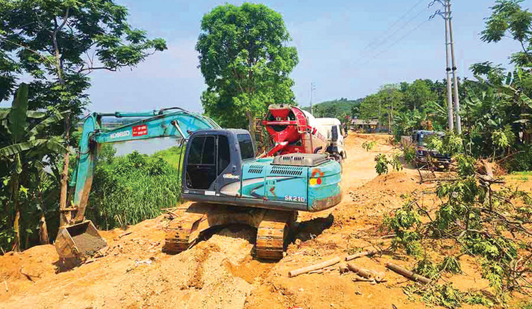 Dự án nâng cấp Quốc lộ 8C đạt sản lượng khoảng 69%, trong đó đoạn từ Quốc lộ 8 đến đường Hồ Chí Minh chậm 23%. Ảnh: Trần Tuấn