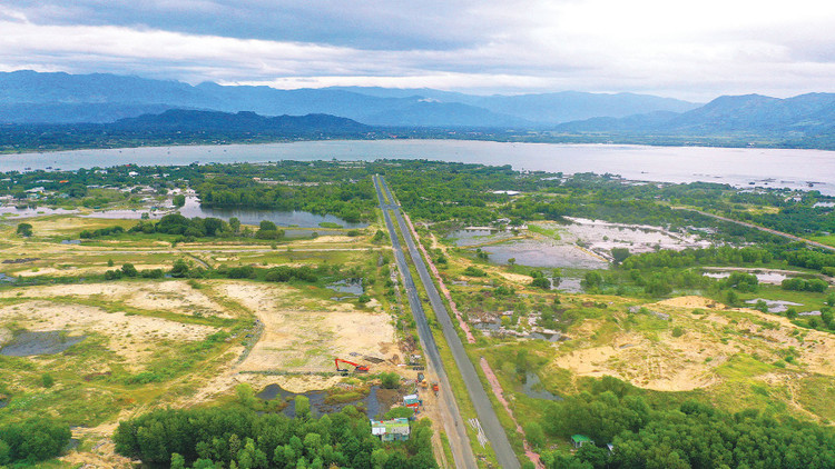 Giá trị nộp ngân sách nhà nước tăng thêm mà nhà đầu tư trúng thầu phải nộp bên cạnh tiền sử dụng đất, tiền thuê đất giúp Nhà nước khai thác hiệu quả địa tô chênh lệch từ khu đất thực hiện dự án. Ảnh: Trần Vũ