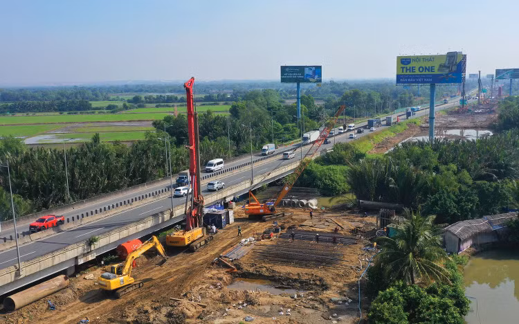 TP.HCM quyết tâm không dàn trải nguồn lực, tập trung mọi lợi thế để hoàn thiện mạng lưới hạ tầng giao thông. Ảnh: Lê Tiên