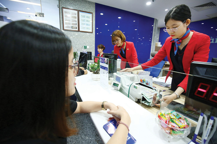 Đến ngày 10/10/2025, lãi suất cho vay bình quân đối với giao dịch phát sinh mới của các ngân hàng thương mại ở mức 6,55%/năm, tăng 0,03%/năm so với ngày 10/9/2025. Ảnh: Lê Tiên