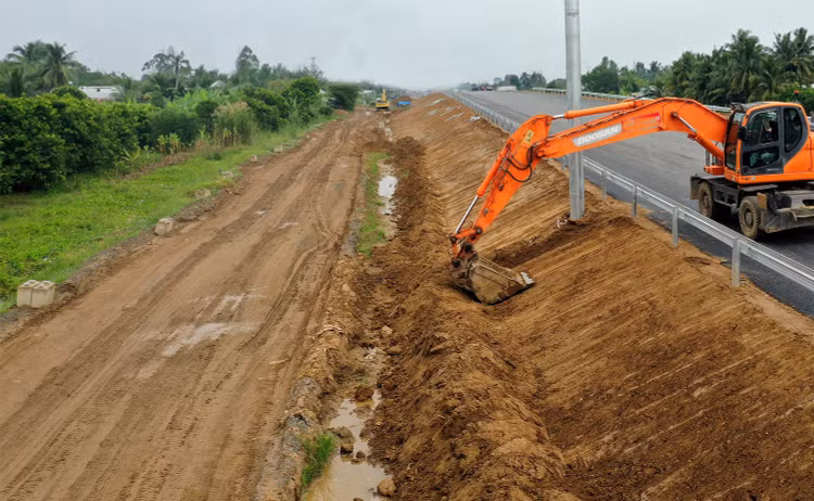 Dự án thành phần 02 Đầu tư xây dựng đường gom, cầu vượt ngang đoạn qua tỉnh Đắk Nông thuộc Dự án cao tốc Bắc - Nam phía Tây đoạn Gia Nghĩa - Chơn Thành có 3 gói thầu xây lắp chính. Ảnh minh họa: Tiên Giang