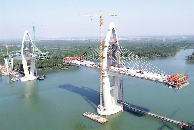 Dự án Cầu Phước An được triển khai thi công bảo đảm tiến độ, đạt hơn 50% giá trị xây lắp. Ảnh: Phạm Tùng