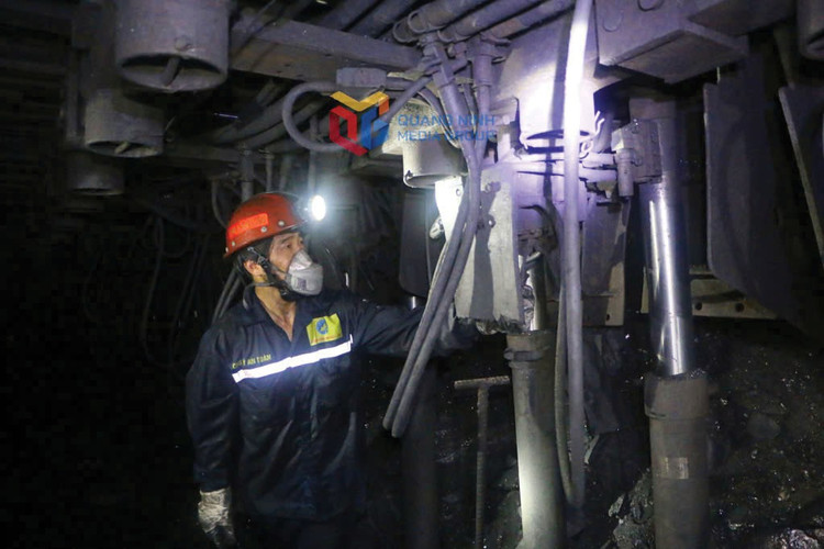 TKV có hệ thống các công ty con và chi nhánh hoạt động thống nhất trong chuỗi sản xuất, gồm những đơn vị có năng lực thi công đào lò và công trình trong lò. Ảnh: Phạm Tăng