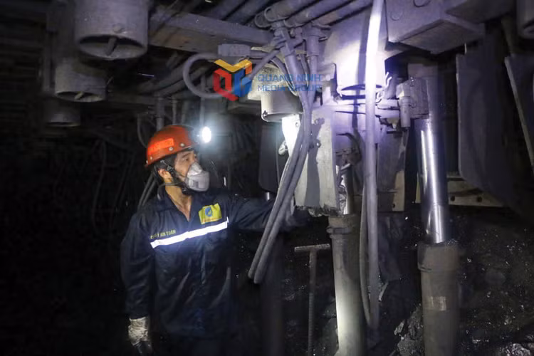 TKV có hệ thống các công ty con và chi nhánh hoạt động thống nhất trong chuỗi sản xuất, gồm những đơn vị có năng lực thi công đào lò và công trình trong lò. Ảnh: Phạm Tăng