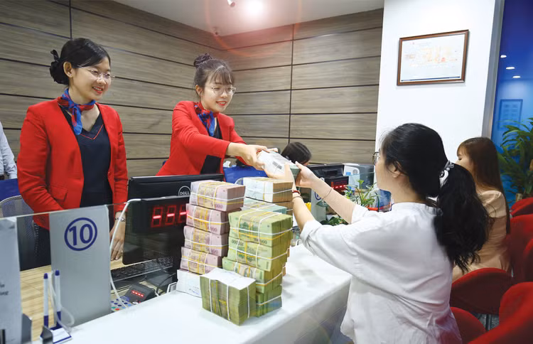 Tính đến ngày 30/6, tín dụng nền kinh tế đạt trên 17,2 triệu tỷ đồng, tăng 9,9% so với cuối năm 2024. Ảnh: Lê Tiên