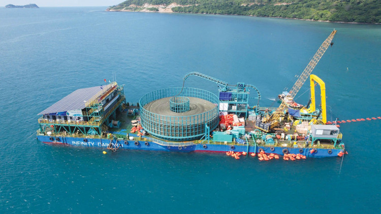 Thi công kéo rải cáp ngầm cấp điện từ điện lưới quốc gia ra Côn đảo 