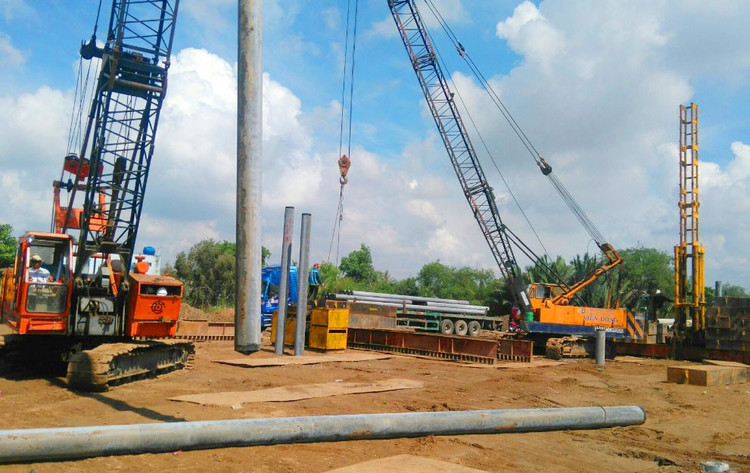 Công ty CP Sản xuất Xây dựng Hưng Long Phước từng thực hiện các gói thầu cung cấp, ép cọc bê tông cho nhiều dự án trên cả nước. Ảnh: Phúc An