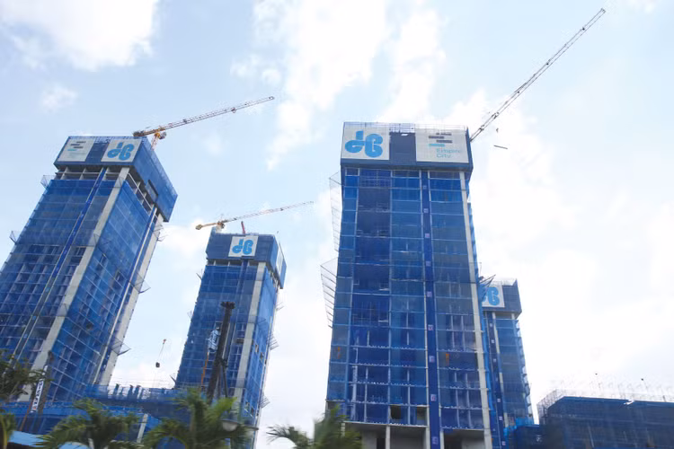 Nhà thầu Việt đang không ngừng đầu tư đổi mới thiết bị, công nghệ, tăng cường hiệu quả quản trị và khả năng cạnh tranh để đón bắt cơ hội từ những dự án hạ tầng quy mô lớn sắp được triển khai. Ảnh: Nhã Chi