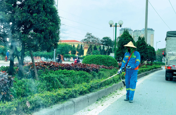 Đặc thù của các gói thầu dịch vụ công ích là phải bảo đảm tính liên tục. Ảnh: Nhã Chi