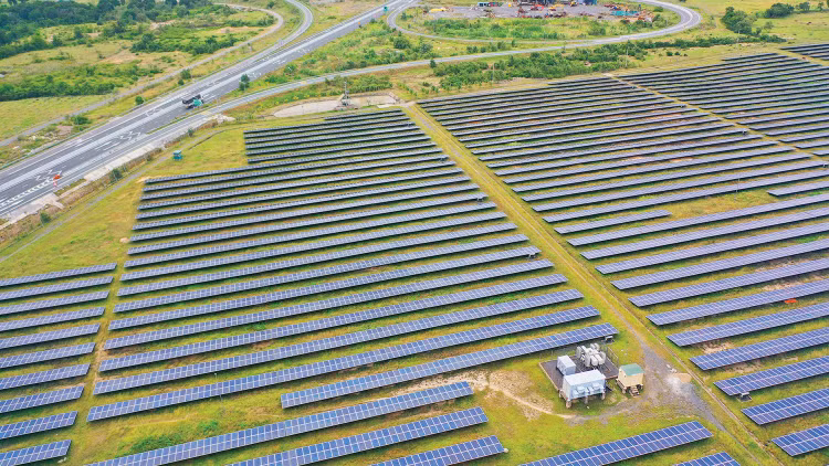 Các địa phương tăng cường điều kiện ràng buộc để ngăn chặn tình trạng nhà đầu tư “xí chỗ” rồi bán lại dự án để kiếm lời. Ảnh: Trần Vũ