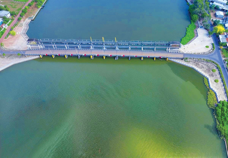 Theo Chương V Yêu cầu kỹ thuật tại hồ sơ mời thầu, quy mô đầu tư của Gói thầu số 53 là công trình đập ngăn đoạn sông Láng Thé tạo hồ trữ nước ngọt. Ảnh: Hồ Thảo