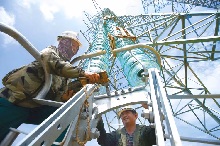 Đầu tư phát triển hệ thống hạ tầng giao thông, hạ tầng điện là một trong những bước đi thiết yếu để hiện thực hóa các mục tiêu tăng trưởng. Ảnh: Lê Tiên
