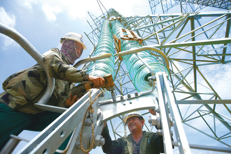 Đầu tư phát triển hệ thống hạ tầng giao thông, hạ tầng điện là một trong những bước đi thiết yếu để hiện thực hóa các mục tiêu tăng trưởng. Ảnh: Lê Tiên