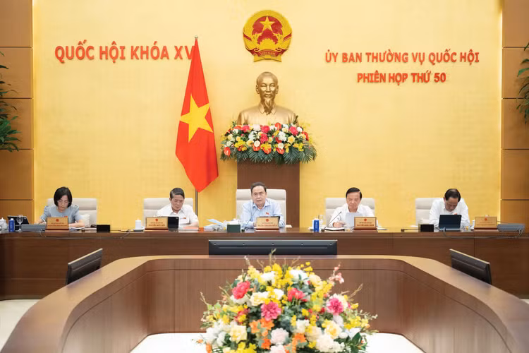 Chủ tịch Quốc hội Trần Thanh Mẫn chủ trì phiên họp của Ủy ban Thường vụ Quốc hội cho ý kiến về Dự án Luật Xây dựng (sửa đổi). Ảnh: Vũ Hiếu