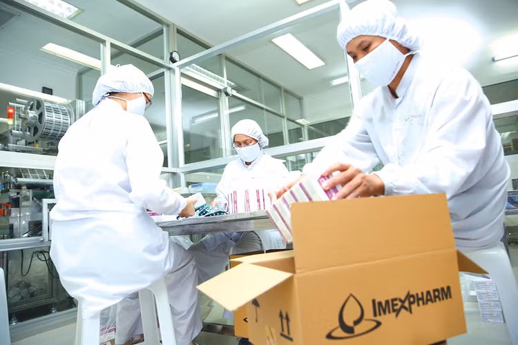 Việc điều chỉnh thuế suất thuế nhập khẩu nguyên liệu làm thuốc về 0% sẽ khuyến khích doanh nghiệp đầu tư sản xuất thuốc tại Việt Nam. Ảnh: Tiên Giang