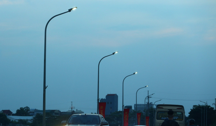 Gói thầu Xây lắp thuộc Dự án Điện chiếu sáng công lộ trên địa bàn Phú Thiện (tỉnh Gia Lai) có giá 10,514 tỷ đồng. Ảnh minh họa: Nhã Chi