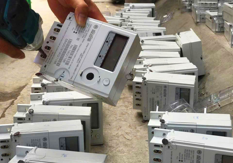 Dự án Mua sắm công tơ, thiết bị đọc xa khắc phục thiên tai năm 2025 và nhu cầu sản xuất - kinh doanh năm 2026 có tổng mức đầu tư 724,557 tỷ đồng, gồm 13 gói thầu. Minh họa: Phú An