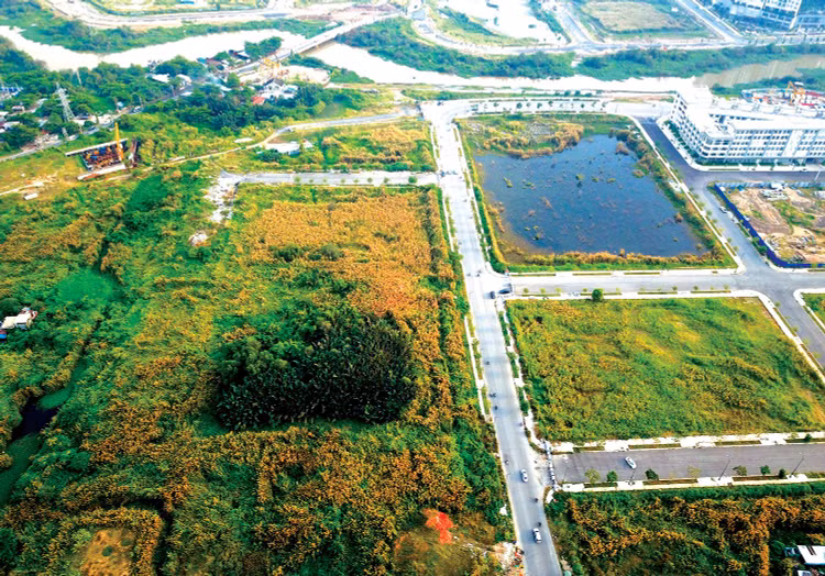 Việc xây dựng hệ thống thông tin đầu vào về giá đất và cơ sở dữ liệu về đất đai đầy đủ, khách quan, chính xác, cập nhật hiện là thách thức lớn. Ảnh: Lê Chiến Khôi