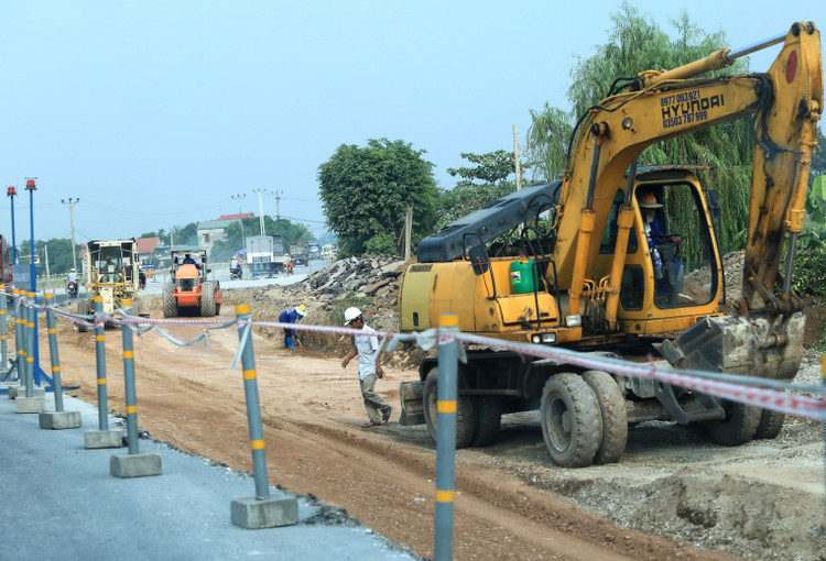 Gói thầu Xây lắp thuộc Dự án Sửa chữa mặt Đường tỉnh 919 có giá hơn 11 tỷ đồng. Ảnh minh họa: Tiên Giang