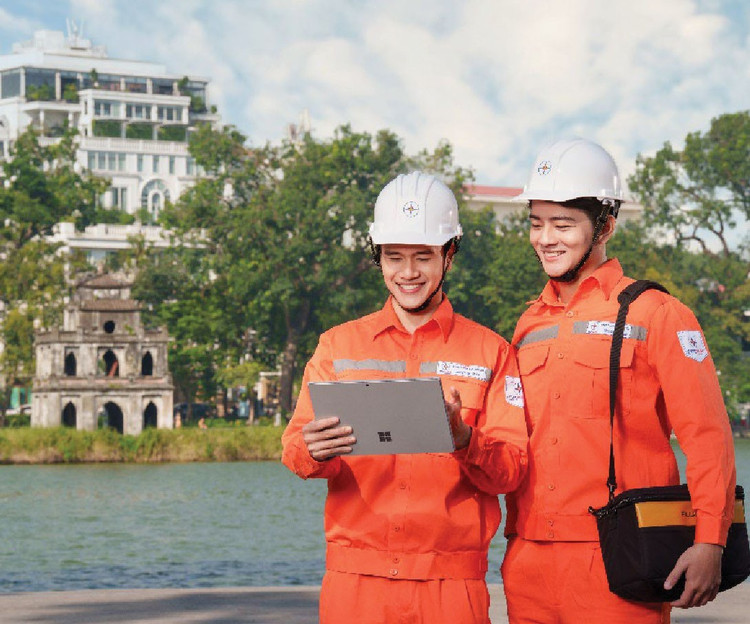 Số hóa toàn diện quy trình kinh doanh và dịch vụ khách hàng