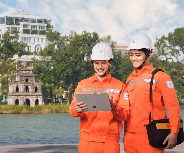 Số hóa toàn diện quy trình kinh doanh và dịch vụ khách hàng