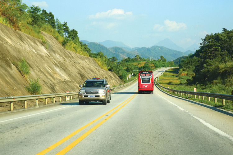 Gói thầu XL2-NBLC Dự án Xây dựng mở rộng đoạn Yên Bái - Lào Cai thuộc tuyến cao tốc Nội Bài - Lào Cai được chỉ định thầu với giá hơn 2.262 tỷ đồng. Ảnh: Nguyễn Công Thành