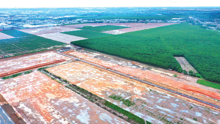 Nhiều nội dung sửa đổi về pháp luật xây dựng và đất đai được kỳ vọng tháo gỡ khó khăn, góp phần đẩy nhanh tiến độ triển khai các dự án đầu tư xây dựng. Ảnh: Lê Tiên