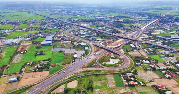 Nút giao đường Vành đai 3 - TP.HCM với cao tốc TP.HCM - Trung Lương và cao tốc Bến Lức - Long Thành đã được bàn giao để tổ chức thông xe. Ảnh: Hoàng Nam