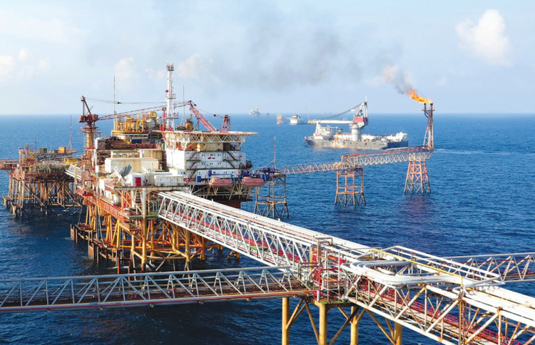 Tập đoàn Công nghiệp - Năng lượng quốc gia Việt Nam (PVN) phấn đấu doanh thu hợp nhất năm 2025 tăng 9% so với năm ngoái. Ảnh: Hoàng Hà