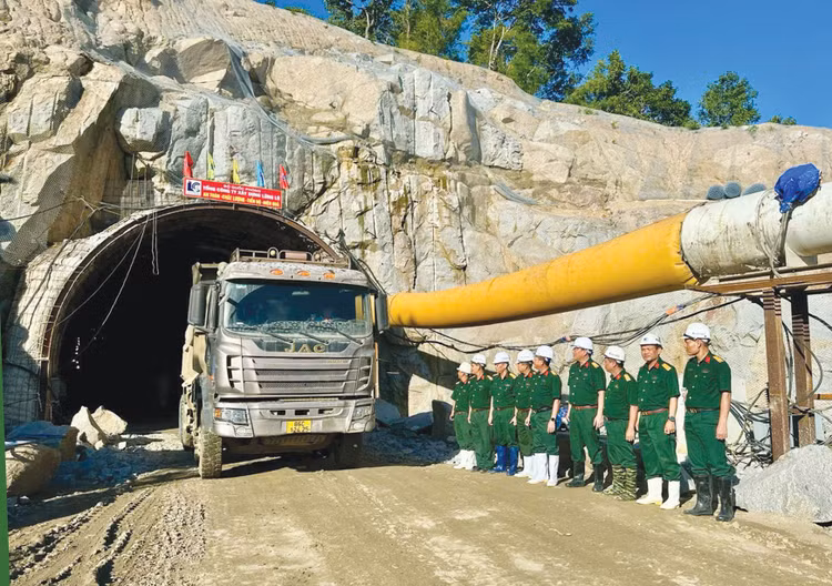 Tổng công ty Xây dựng Lũng Lô - nhà thầu đứng đầu Liên danh Gói thầu số 02XL-BA Thi công xây lắp công trình Nhà máy Thủy điện tích năng Bác Ái giai đoạn 2 đợt 1 đang tăng tốc thi công hạng mục hầm VH3A 