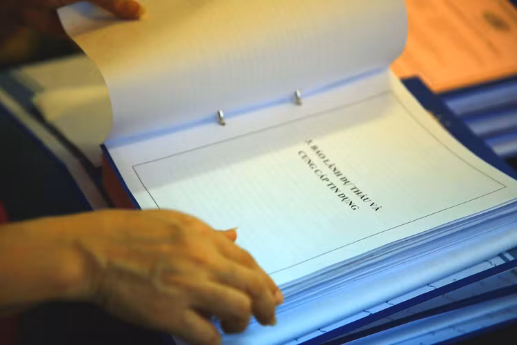 Một số nhà thầu bị loại do chủ quan không kiểm tra lại thư bảo lãnh của ngân hàng. Ảnh minh họa: Nhã Chi